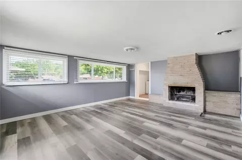 Living - 3659 Endover Rd, Kettering, OH 45439 photo 6 of 7