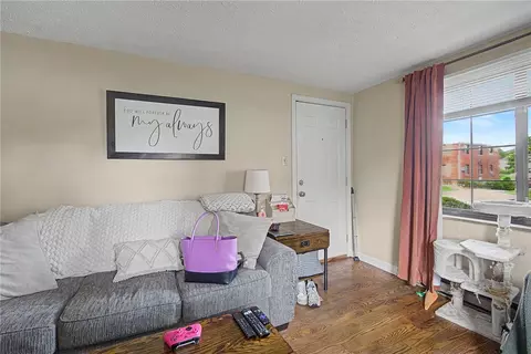 Living - 532 Corona Ave, Kettering, OH 45419 photo 2 of 4