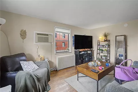 Living - 532 Corona Ave, Kettering, OH 45419 photo 1 of 4