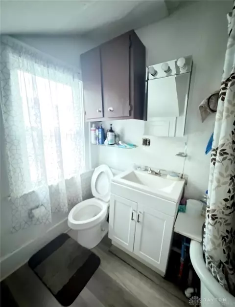 Bath - 1307 Selma Rd, Springfield, OH 45505 photo 2 of 3