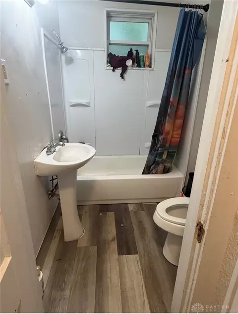 Bath - 1307 Selma Rd, Springfield, OH 45505 photo 1 of 3