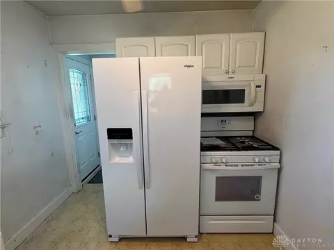Kitchen - 1213 Alta Vista Dr, Kettering, OH 45420 photo 2 of 3
