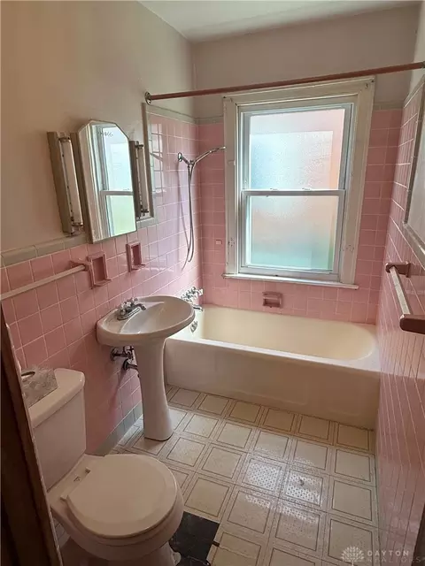 Bath - 1213 Alta Vista Dr, Kettering, OH 45420 photo 2 of 6