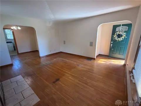 Living - 1213 Alta Vista Dr, Kettering, OH 45420 photo 2 of 6