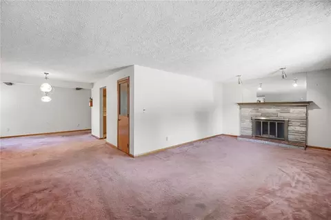 Living - 2560 Casey Dr, Springfield, OH 45503 photo 6 of 9