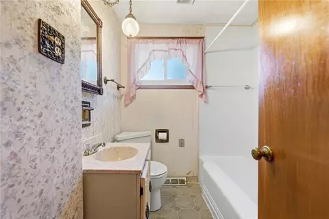 Bath - 2560 Casey Dr, Springfield, OH 45503 photo 1 of 4