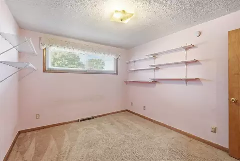 Bedroom - 2560 Casey Dr, Springfield, OH 45503 photo 5 of 7