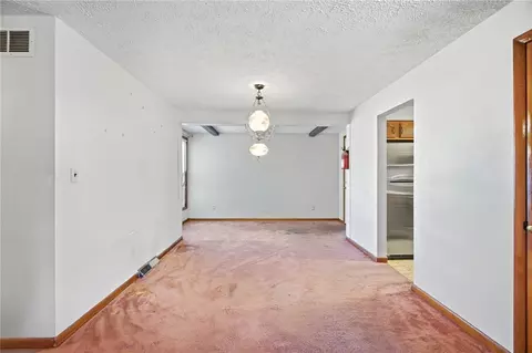 Living - 2560 Casey Dr, Springfield, OH 45503 photo 8 of 9