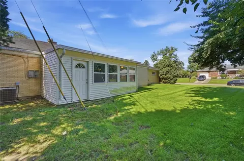 Exterior - 2560 Casey Dr, Springfield, OH 45503 photo 7 of 8