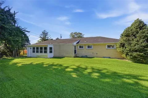 Exterior - 2560 Casey Dr, Springfield, OH 45503 photo 6 of 8