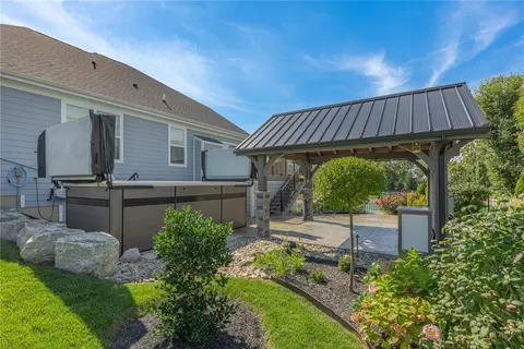 Exterior - 2687 W Millstone Dr, Kettering, OH 45420 photo 5 of 9