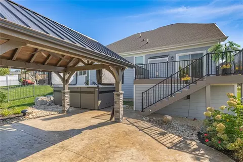 Exterior - 2687 W Millstone Dr, Kettering, OH 45420 photo 7 of 9