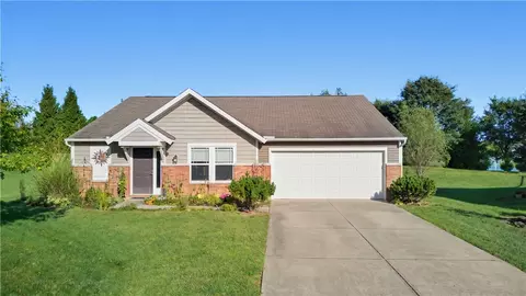 1581 Black Wolf Dr, Lebanon, OH 45036