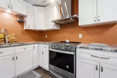 Kitchen - 2276 E Rahn Rd, Kettering, OH 45440 photo 4 of 6