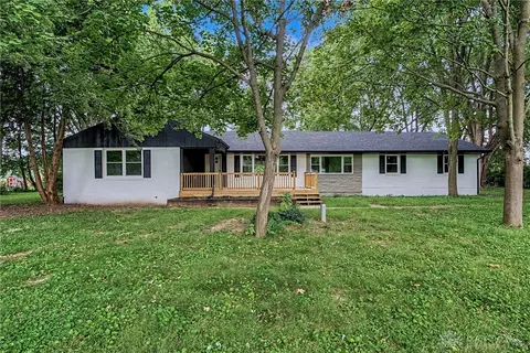 7865 Newbury Rd, Tipp City, OH 45371