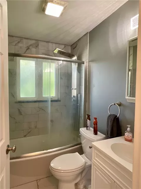 Bath - 935 Gardner, Kettering, OH 45429 photo 1 of 2