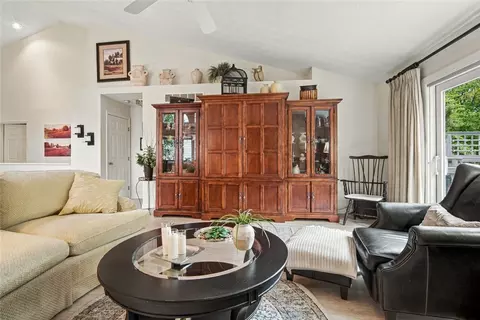 Living - 6901 Wembley Cir, Centerville, OH 45459 photo 3 of 3
