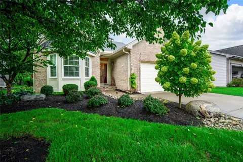 Exterior - 6901 Wembley Cir, Centerville, OH 45459 photo 3 of 7
