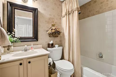 Bath - 6901 Wembley Cir, Centerville, OH 45459 photo 1 of 4