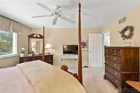 Bedroom - 6901 Wembley Cir, Centerville, OH 45459 photo 2 of 4