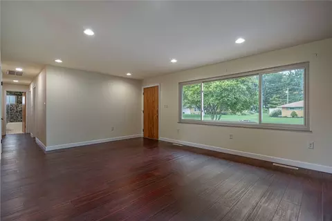 Living - 1100 Donson Dr, Kettering, OH 45429 photo 1 of 5
