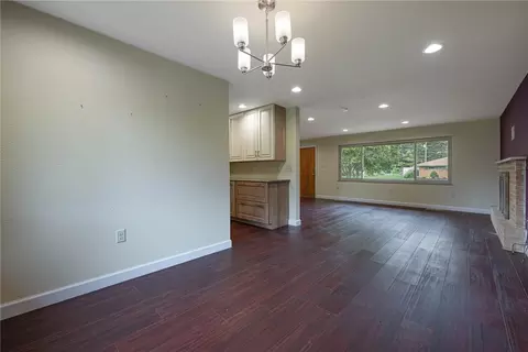 Living - 1100 Donson Dr, Kettering, OH 45429 photo 4 of 5