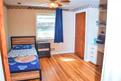 Bedroom - 941 Hollendale Dr, Kettering, OH 45429 photo 3 of 4