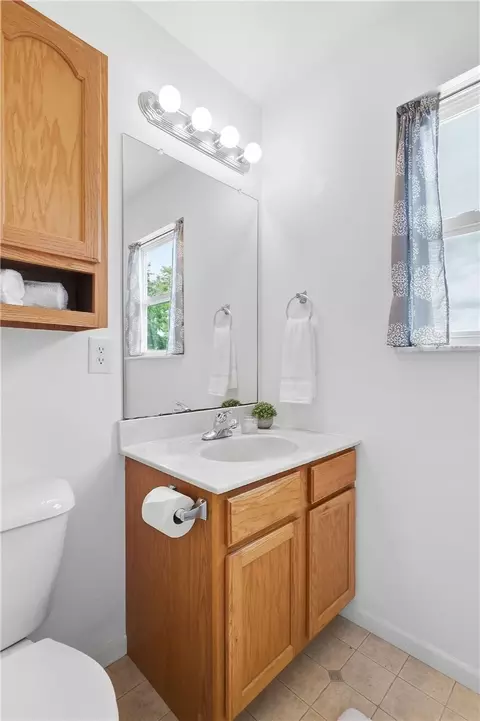 Bath - 3082 W Jackson Rd, Springfield, OH 45502 photo 5 of 7