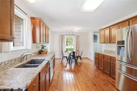 Kitchen - 3082 W Jackson Rd, Springfield, OH 45502 photo 2 of 4