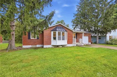 Exterior - 5 Marchester Dr, Kettering, OH 45429 photo 3 of 8