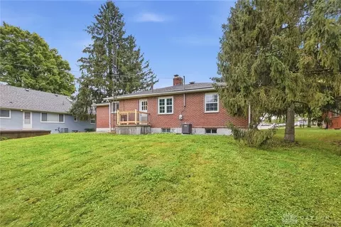 Exterior - 5 Marchester Dr, Kettering, OH 45429 photo 6 of 8