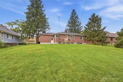 Exterior - 5 Marchester Dr, Kettering, OH 45429 photo 4 of 8