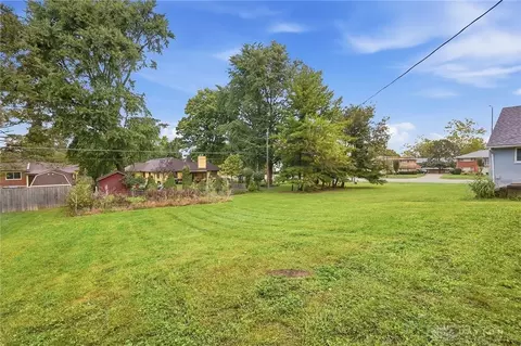 Exterior - 5 Marchester Dr, Kettering, OH 45429 photo 7 of 8