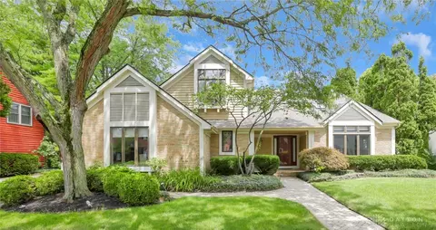 2252 Sedgwick Dr, Columbus, OH 43220