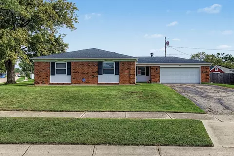 5575 Longford Rd, Huber Heights, OH 45424