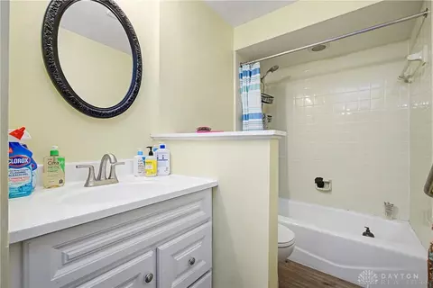 Bath - 1310-1312 Quailbend Cir, Kettering, OH 45429 photo 2 of 6