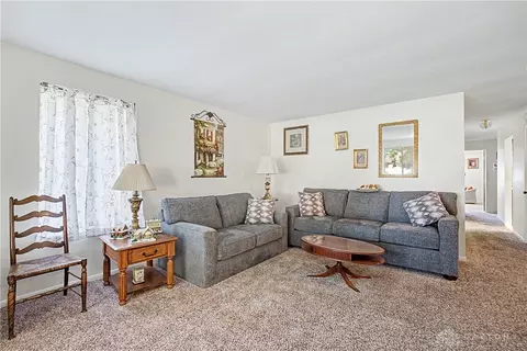 Living - 1310-1312 Quailbend Cir, Kettering, OH 45429 photo 6 of 8