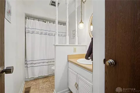 Bath - 1310-1312 Quailbend Cir, Kettering, OH 45429 photo 3 of 6
