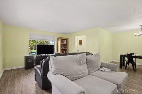 Living - 1310-1312 Quailbend Cir, Kettering, OH 45429 photo 2 of 8