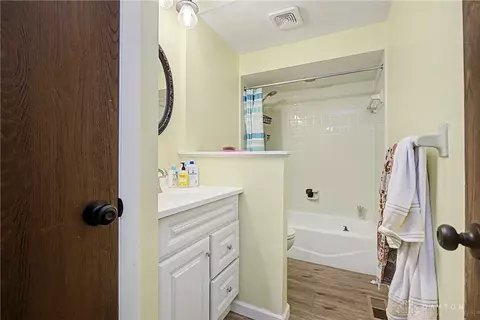 Bath - 1310-1312 Quailbend Cir, Kettering, OH 45429 photo 1 of 6