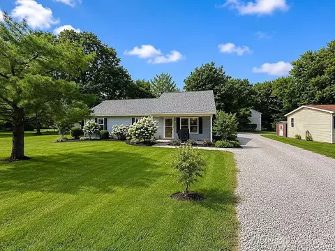 223 First St, New Vienna, OH 45159