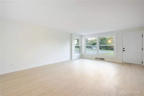 Living - 2462 Thor Dr, Springfield, OH 45503 photo 2 of 7