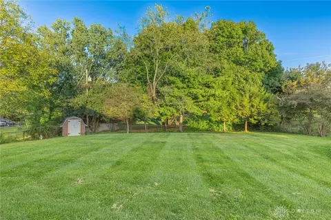 Exterior - 2462 Thor Dr, Springfield, OH 45503 photo 4 of 7