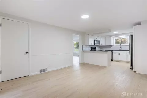 Living - 2462 Thor Dr, Springfield, OH 45503 photo 4 of 7