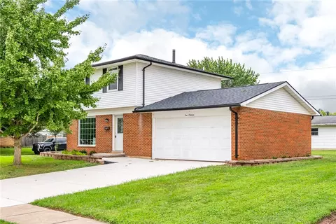 1013 W Lake Ave, New Carlisle, OH 45344