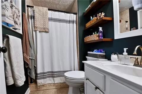 Bath - 1430 Birch Bark Ct, Dayton, OH 45440 photo 1 of 2