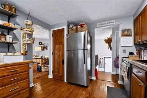 Kitchen - 1430 Birch Bark Ct, Dayton, OH 45440 photo 2 of 3