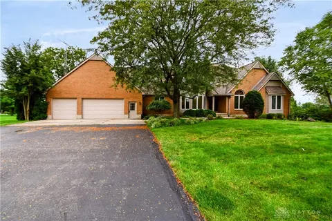7051 Studebaker Rd, Tipp City, OH 45371