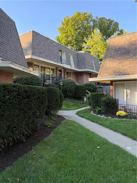 Exterior - 2167 W Schantz Ave, Kettering, OH 45409 photo 1 of 2