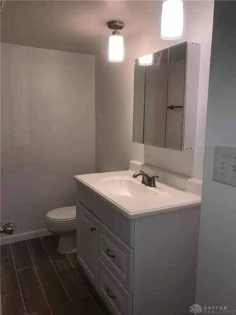Bath - 2167 W Schantz Ave, Kettering, OH 45409 photo 1 of 2